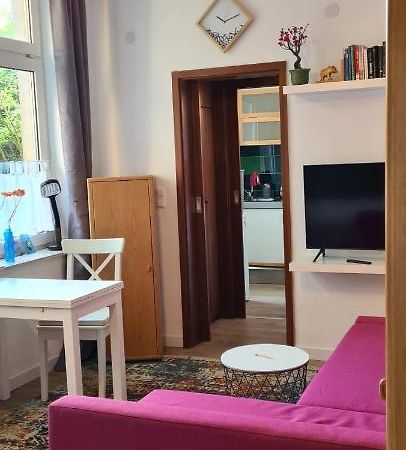 شقة Buedchen Am Rathaus-Parkplatz-Bett Und Schlafcouch-Eg-Netflix- أوبيرهاوزين المظهر الخارجي الصورة
