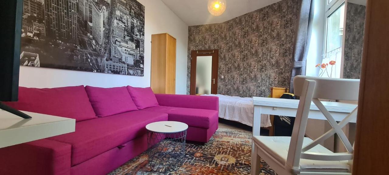 شقة Buedchen Am Rathaus-Parkplatz-Bett Und Schlafcouch-Eg-Netflix- أوبيرهاوزين المظهر الخارجي الصورة